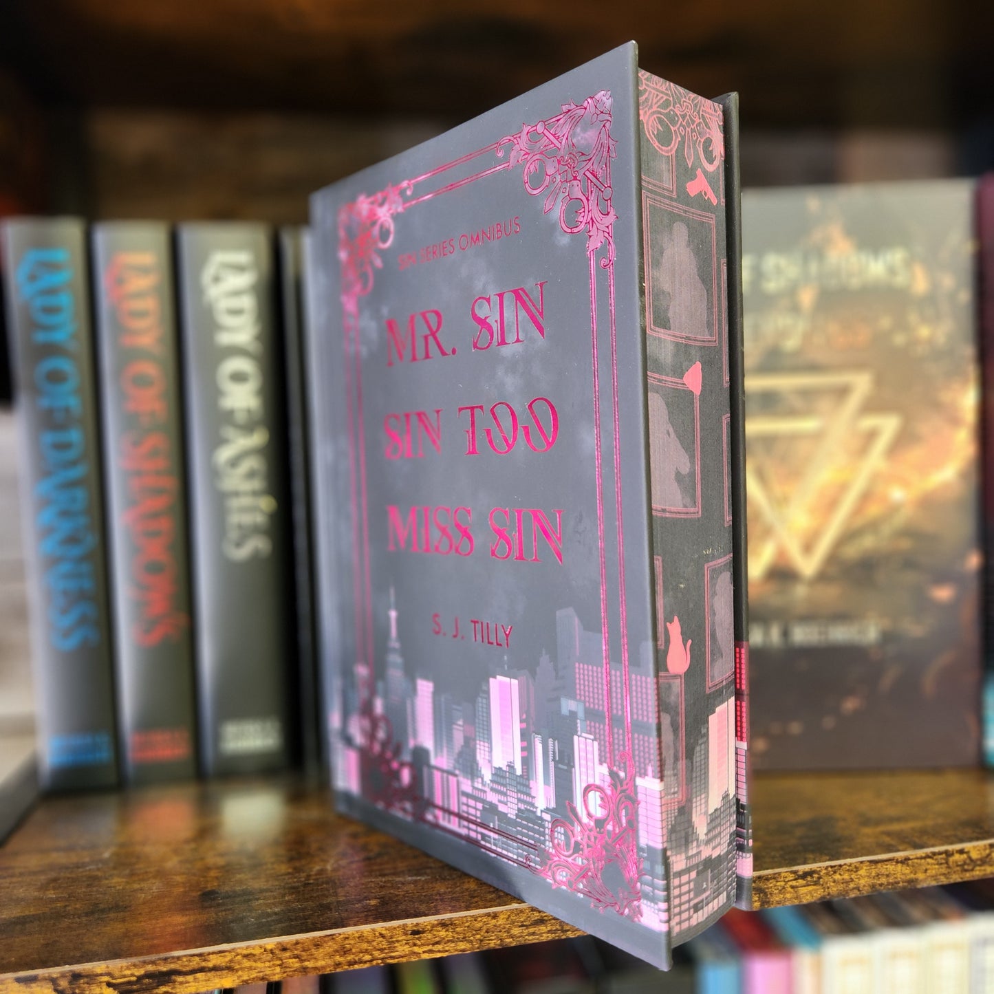 *SIGNED* SCRATCH & DENT Sin Omnibus